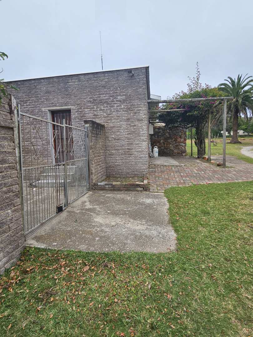 1 Bedroom Property for Sale in Theescombe Eastern Cape